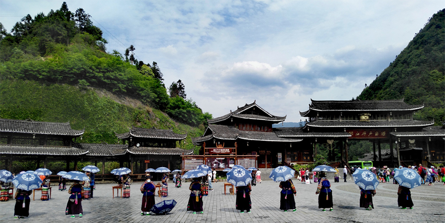 城区西江苗寨原木